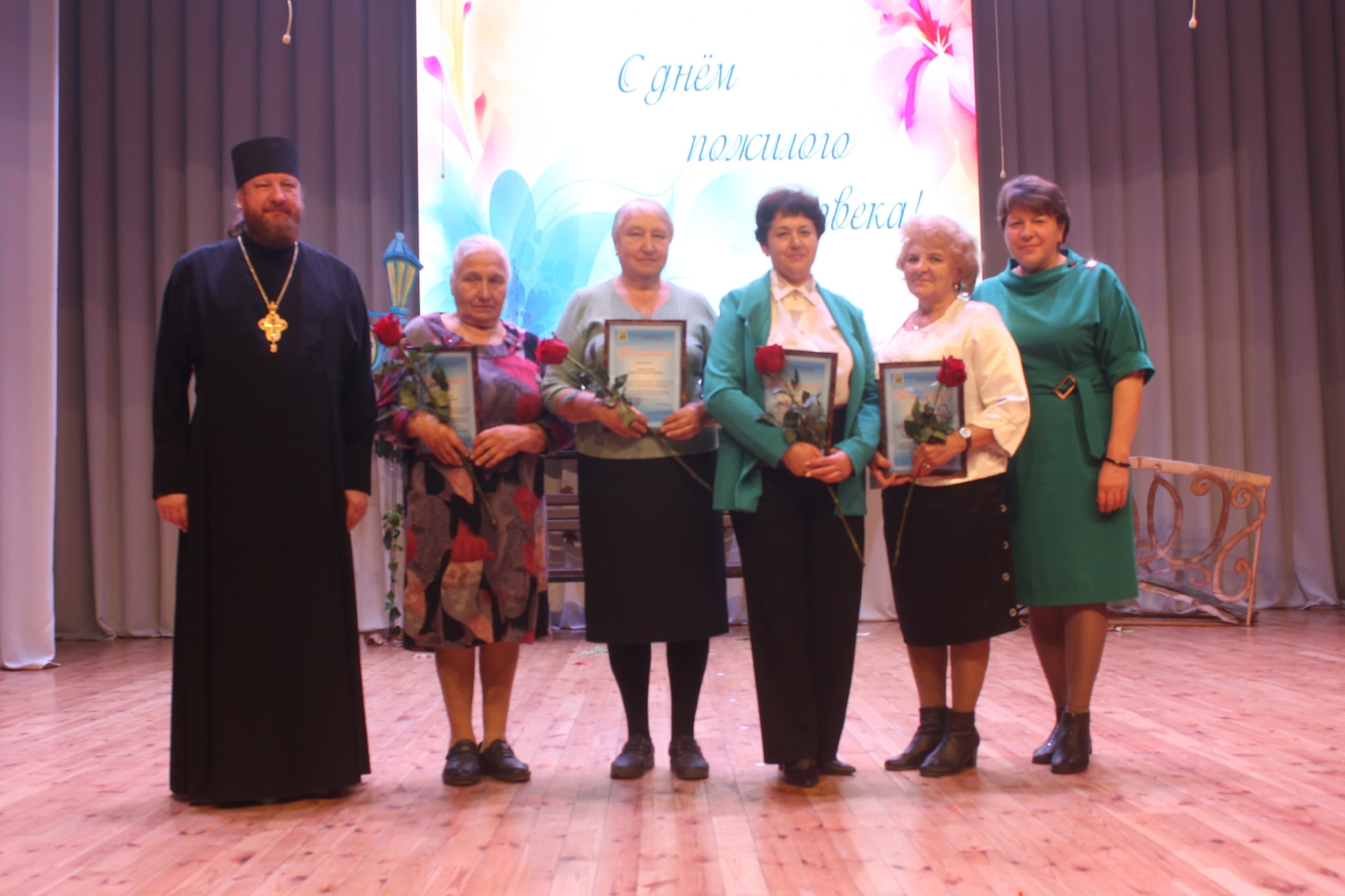 МЕСЯЧНИК ПОЖИЛЫХ ЛЮДЕЙ. Все краски золотой осени  для людей серебряного возраста